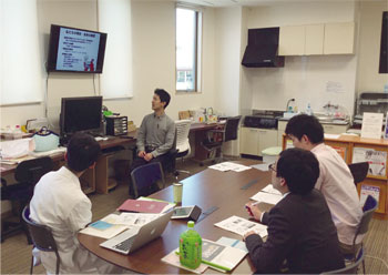 レジデントデイでの振り返りの様子．