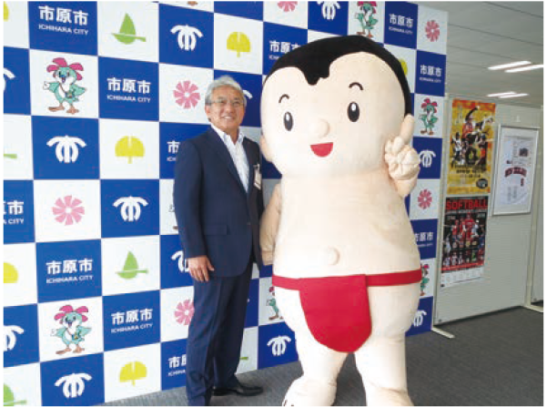 取材の記念に小出市長と．ふんどし産業の交流を約束してもらいました!?