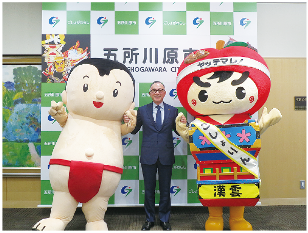 取材の記念に，五所川原市のマスコット・ごしょりんも駆けつけてくれました！ ！ やってまれ，医療連携のまちづくり☆